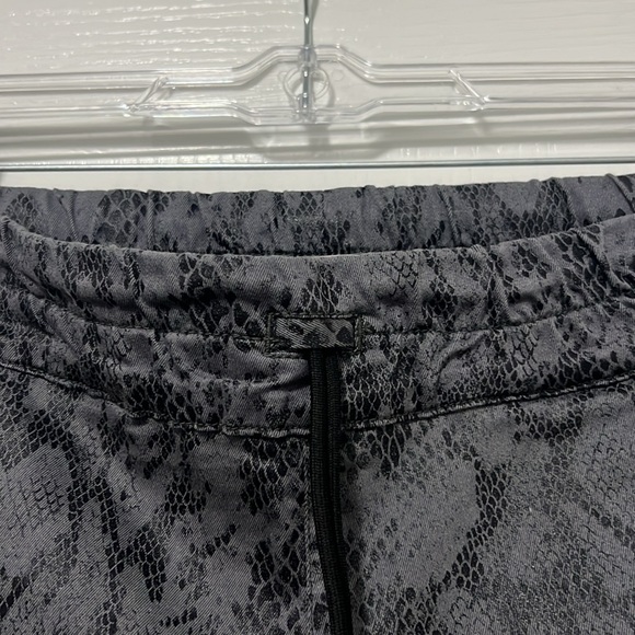 Flogs - Picture 8 of 13